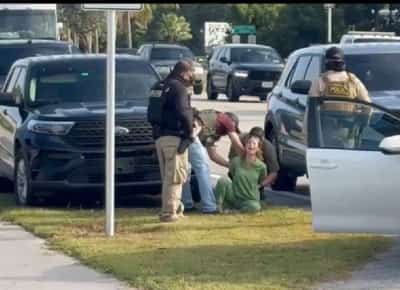 אני אזרחית אמריקאית!: אישה מפלורידה עצרה ברמזור – וסוכני הגירה התנפלו עליה וגררו אותה מהרכב