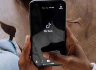 המכונה שלא מפסיקה: כך טיקטוק הופכת משתמשים רגילים למכורים במשך שעות ביום