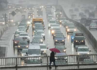 החורף הגיע מוקדם: דרום קליפורניה מתכוננת לסופה חריגה בעוצמתה