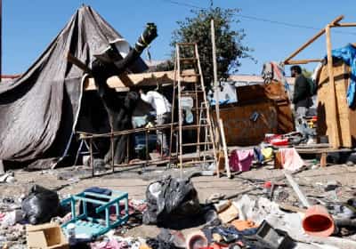 פיילוט חדש בקליפורניה: חסרי בית ינקו את המאהלים שלהם תמורת תשלום