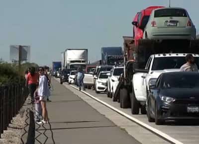 פגז תועה מעל קליפורניה: מופע אש לציון הקמת חיל הנחתים כמעט הסתיים באסון