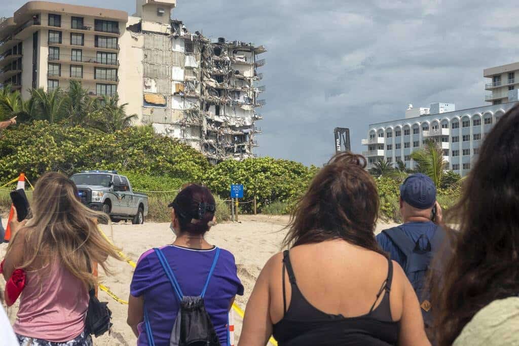 האסון בסרפסייד: מספר ההרוגים עלה ל-9; מספר הנעדרים עומד על 152; מאמצי החילוץ נמשכים לאחר קריסת הבניין בפלורידה