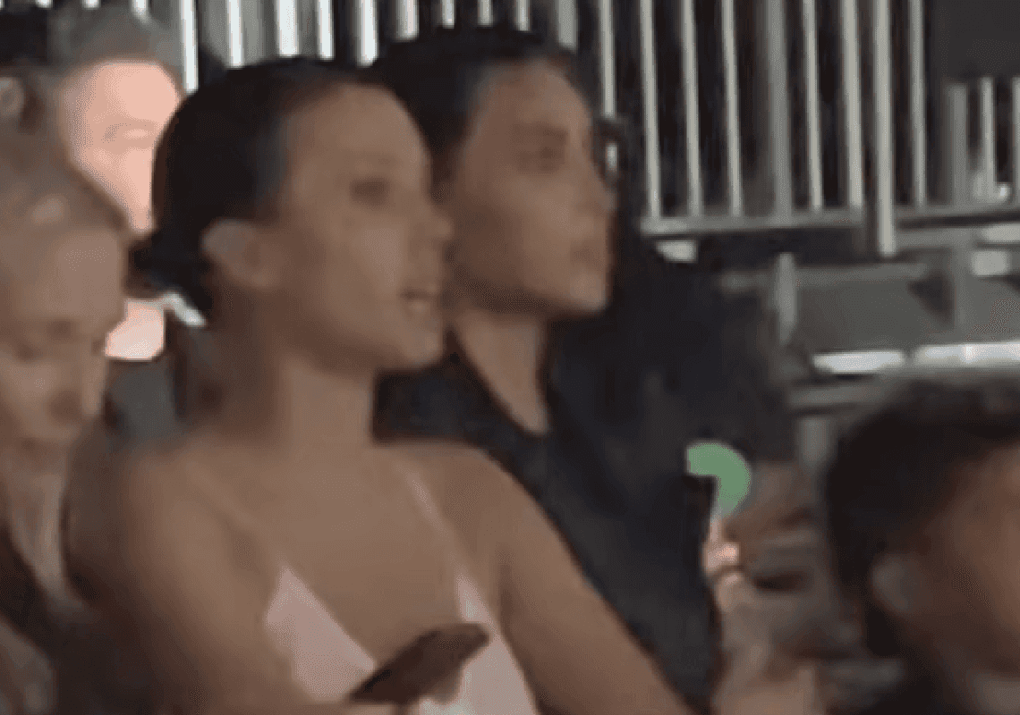 חזון אחרית הימים? קים קרדשיאן וביאנקה סנסורי מבלות יחד בהופעה של קניה ווסט 