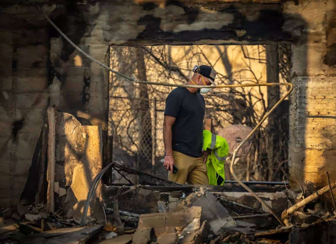 התלקחות דרמטית בשריפת פאליסיידס: ברנטווד בסכנה, אלפים מפונים