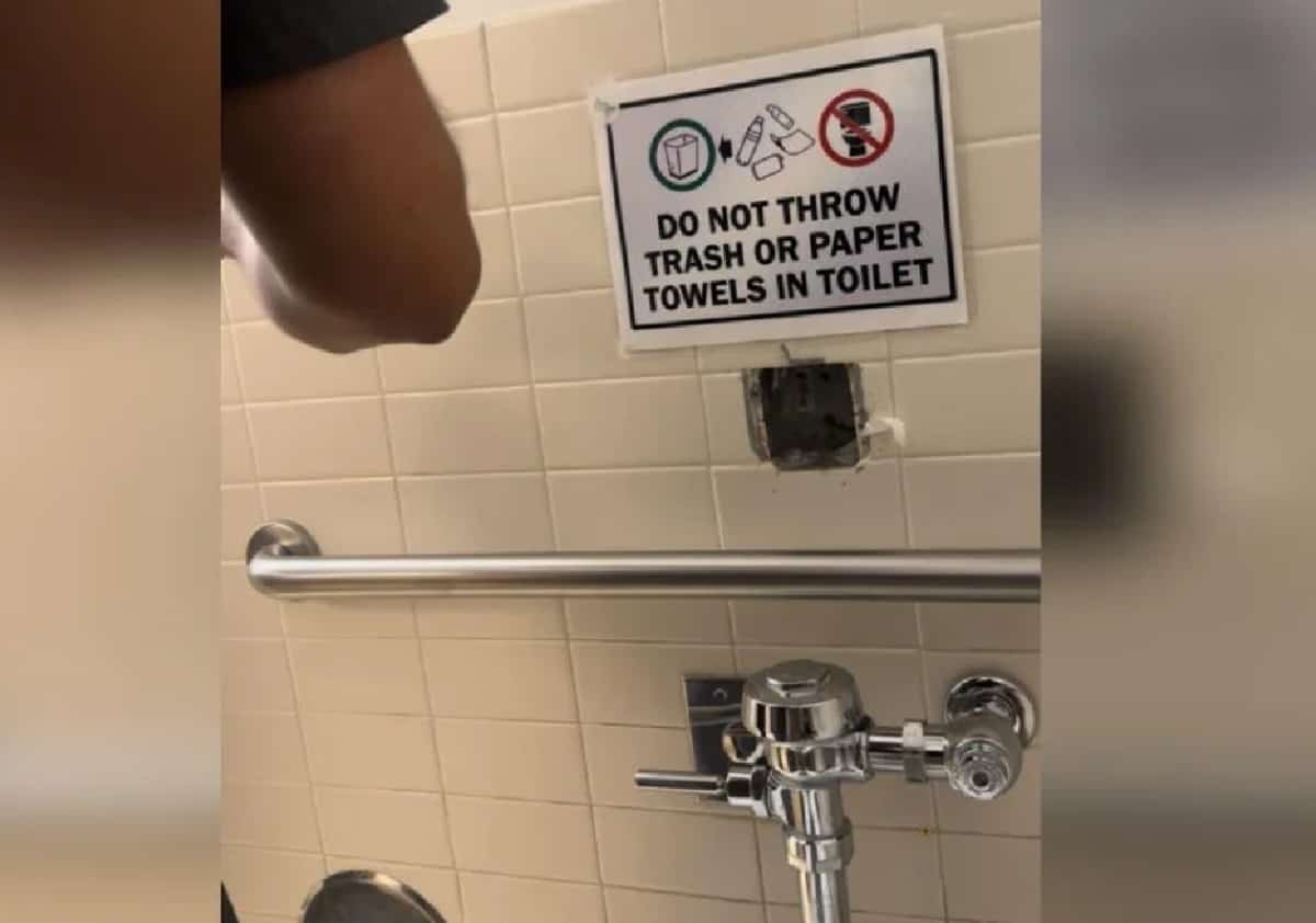 שערורייה בבית חולים בלוס אנג'לס: מצלמה נסתרת התגלתה בתא שירותים