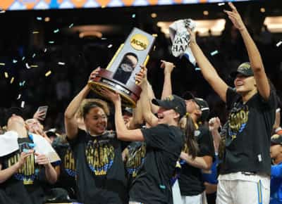 הברואינס על גג העולם: שחקניות אוניברסיטת קליפורניה בלוס אנג'לס זכו לראשונה באליפות המכללות