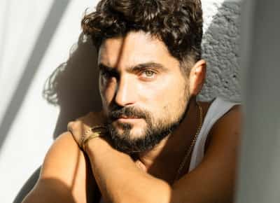 ״בארץ יש לי שורשים באל איי יש לי כנפיים״