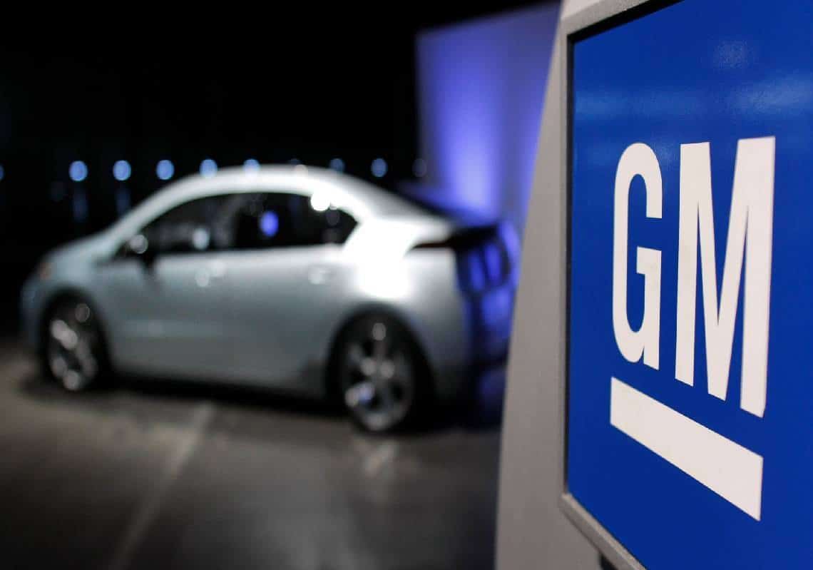 טסלה? "פורד ו-GM מכריזות מלחמה": מחפשות עובדים למפעלים חדשים באמריקה, ומשקיעות עשרות מיליארדים בפיתוח סוללות