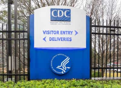 פאשלה היסטורית במערכת הבריאות האמריקנית: מאות עובדים פוטרו בטעות בגלל שגיאת קידוד 