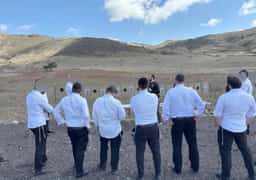 תפילה, ארוחת בוקר - ואימוני ירי: רבנים מרחבי ארה"ב הגיעו להכשרה מיוחדת בלוס אנג'לס