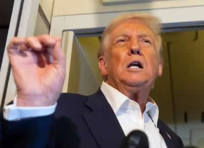 טראמפ משחק עם החוקים: שולל קדנציה שלישית – אבל ממשיך לרמוז על חזרה ב־2028