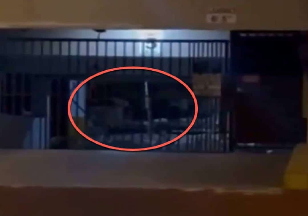 מחריד: סרטון חדש חושף את הסדקים דקות לפני שהתהום נפערה - "ראיתי בקעים ומים נשפכו מהגג ואז רצתי על חיי"