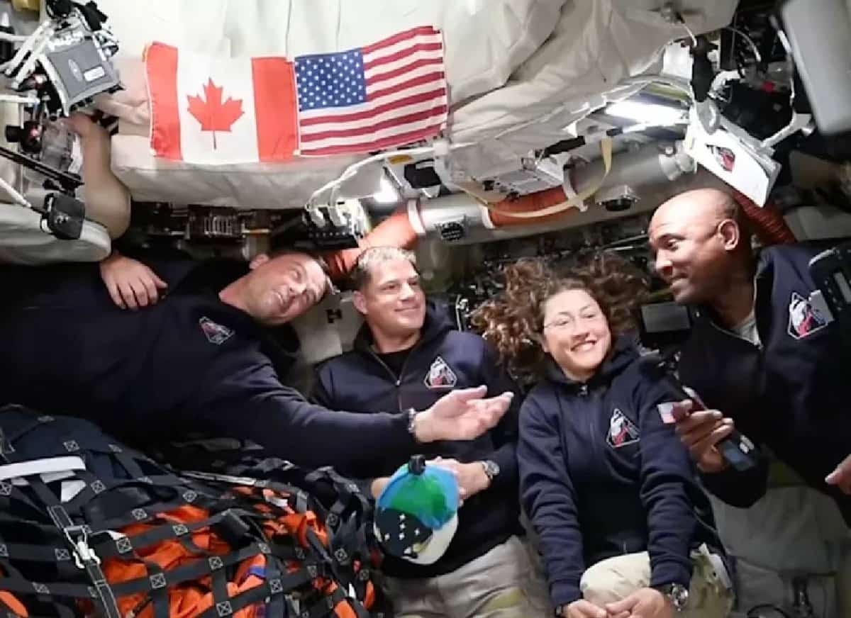 בדרך לירח, עם תקלה בשירותים: המשימה ההיסטורית של נאס"א מזכירה שגם בחלל יש תקלות