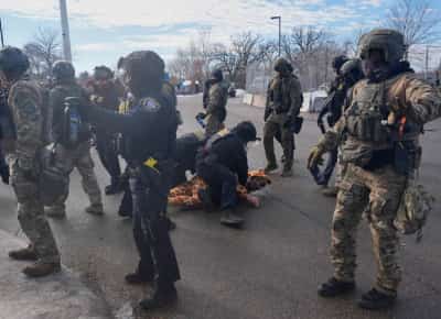 מחוז לוס אנג'לס מציב קו אדום מול ממשלת ארצות הברית: מתקנים ציבוריים יוכרזו שטחים נקיים מסוכנות ההגירה