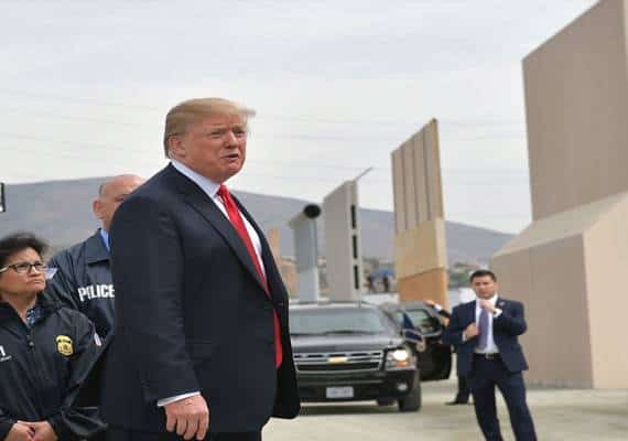 דיווח: הנשיא טראמפ שוקל להקים את החומה למניעת הגירה מכספי תקציב הצבא
