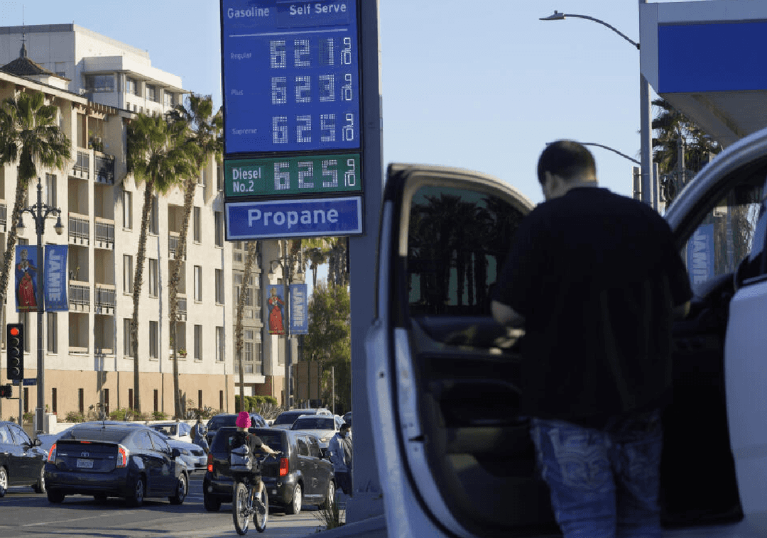 קליפורניה על סף משבר דלק: זינוק של 75% במחירים צפוי עד סוף 2026 
