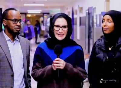 סגנית מושל מינסוטה עוטה חיג'אב ומתייצבת לצד הקהילה הסומלית – בזמן חקירת הונאה פדרלית של מיליארדים