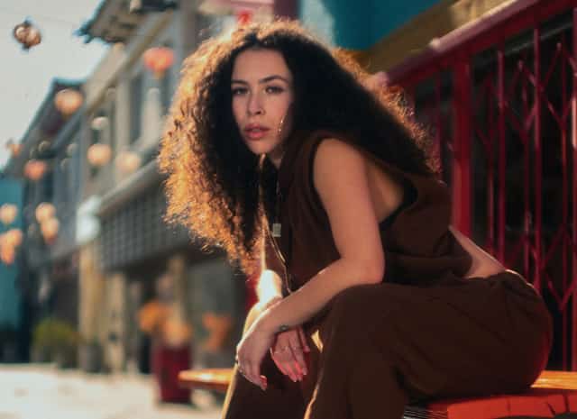 מכרמיאל, דרך ונקובר, ועד המעבר האחרון ללוס אנג׳לס, קרינה ברומברג עשתה דרך שרקדניות רבות רק חולמות עליה. היא השתתפה בהפקות של דיסני ונטפליקס,הופיעה 