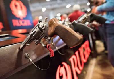 מאבק על יצרנית הנשק הגדולה בארה"ב: ברטה רוצה להשתלט על רוגר