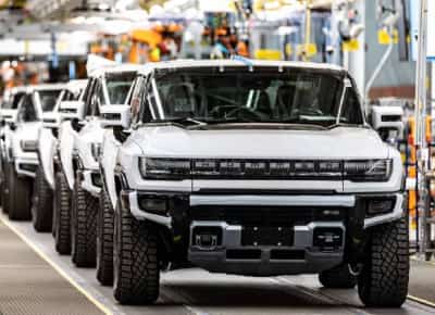 אמריקה מפוטרת: גלי פיטורים בג’נרל מוטורס ובפרמאונט מסמנים שינוי כלכלי עמוק