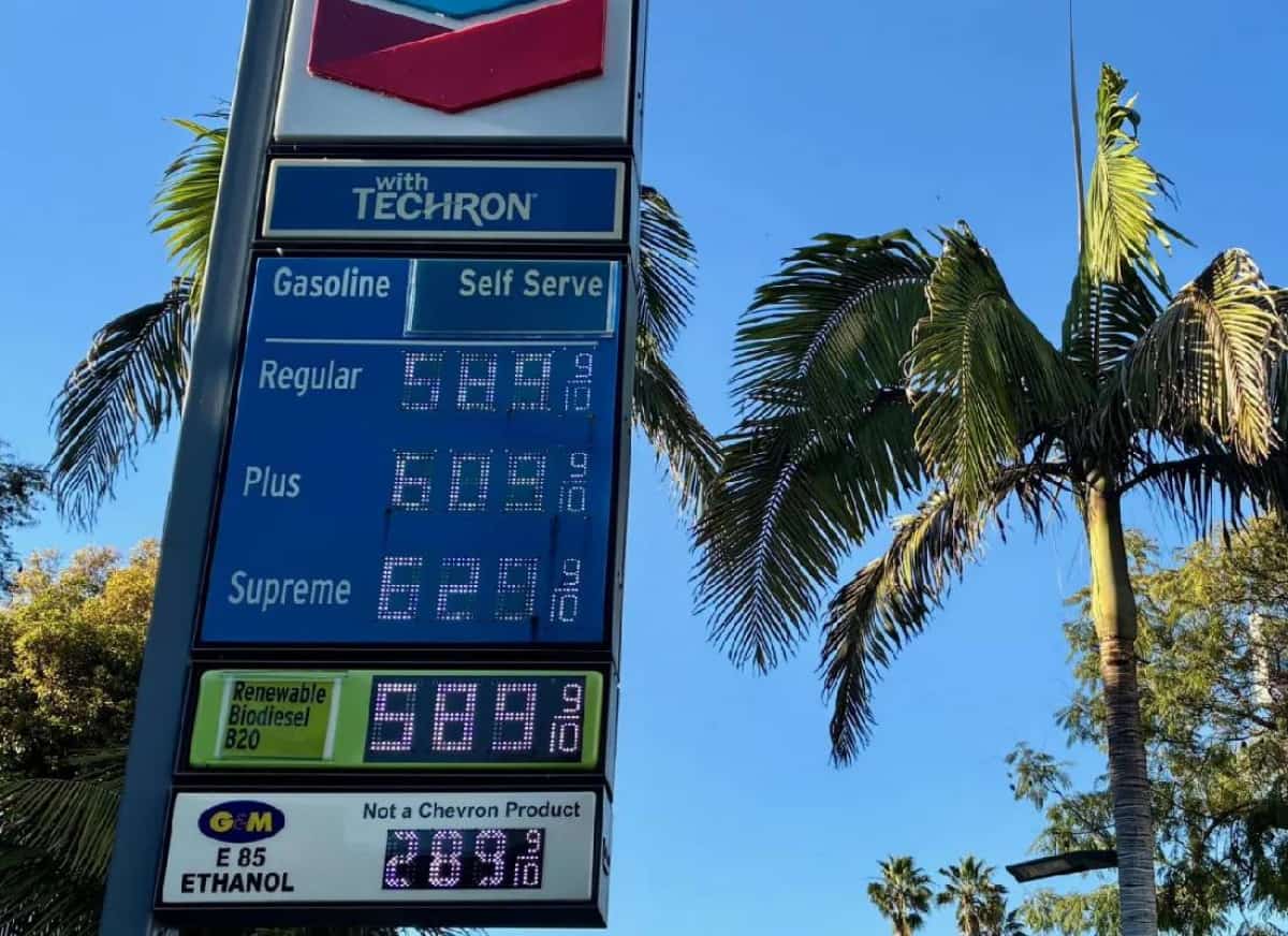 שלושים סנט יותר בכל גלון: מלחמת איראן מגיעה למשאבות הדלק של דרום קליפורניה