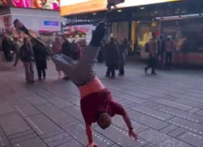 הנינג’ה בלי הרגליים בלב ניו יורק: לוחם צה״ל שנפצע בעזה הדהים את כיכר טיימס