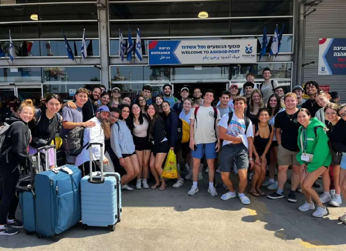 בלב המלחמה: 1,500 צעירים אמריקנים בפרוייקט "תגלית" פונו בספינת קרוזים לקפריסין תחת ליווי חיל הים