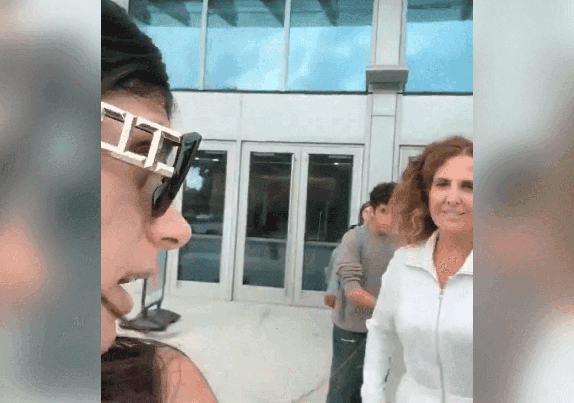עימות בין כוכבת הפורנו האנטישמית לאישה ישראלית: "את מריחה כמו פלאפל"