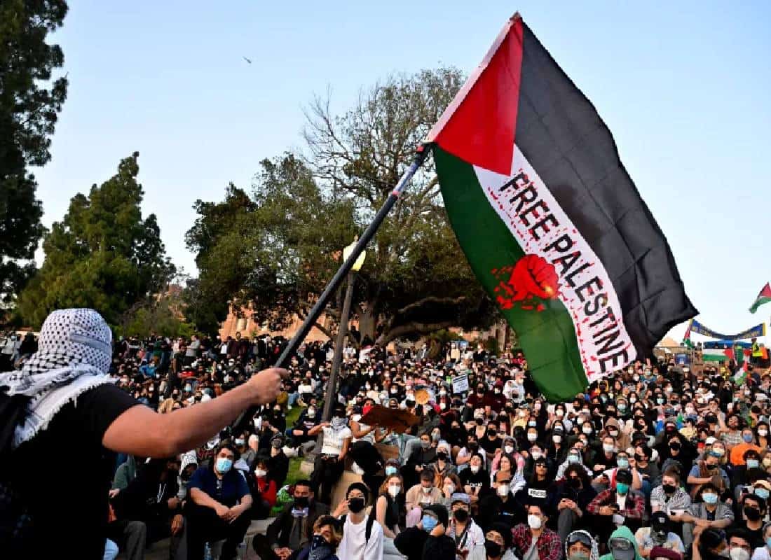 שתי קבוצות פרו-פלסטיניות הושעו מאוניברסיטת UCLA לאחר הפגנה אלימה