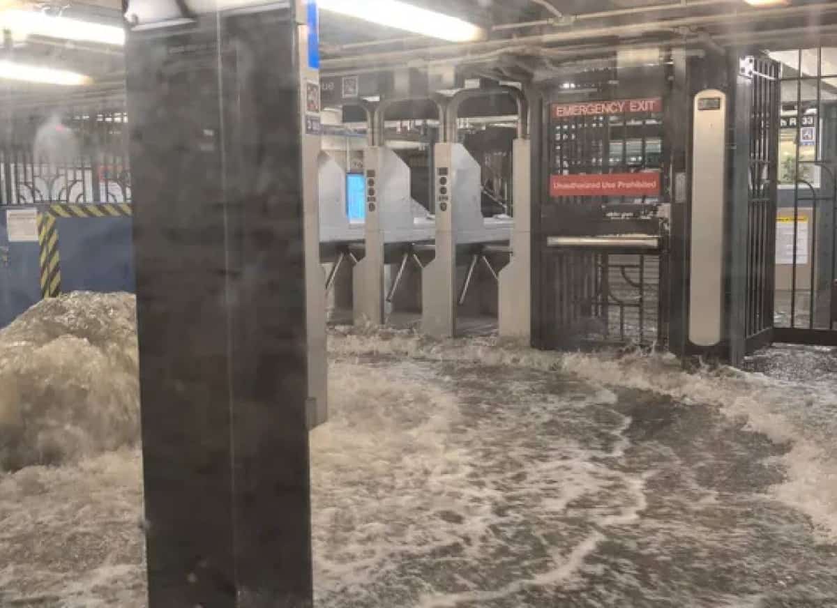 ניו יורק: שעת הגשם הכי מסיבית בהיסטוריה - שיטפון פתאומי שהציף את הרכבת התחתית ושכונות מגורים