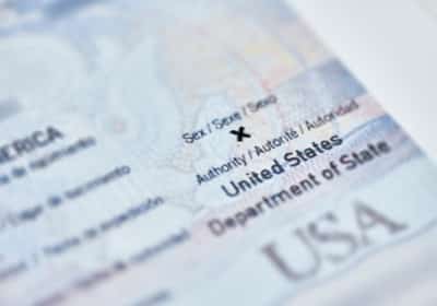 חזרה להיגיון הבריא: ממשל טראמפ מבטל את הסימון "X" בדרכונים האמריקאיים