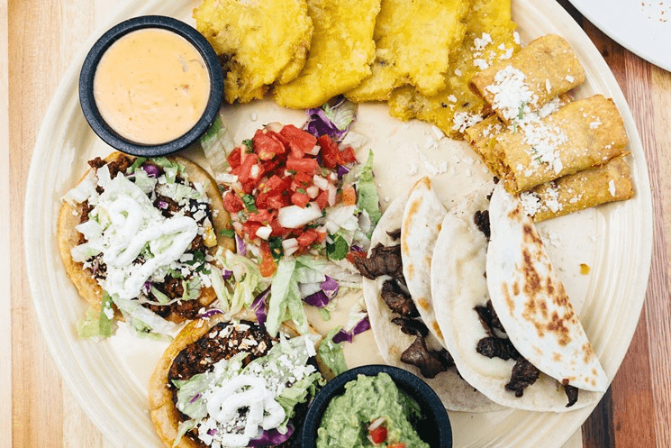 Cancun Grill מציגה: בראנצ' מקסיקני ומרגריטות ללא תחתית במיאמי