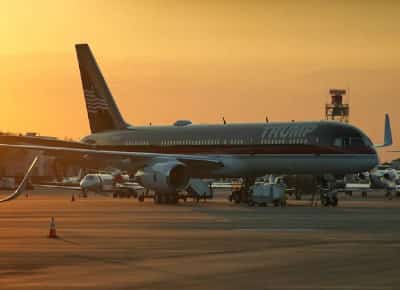 משפחת טראמפ רושמת סימן מסחרי על שמו של הנשיא בנמלי תעופה — צעד חסר תקדים בתולדות ארה"ב