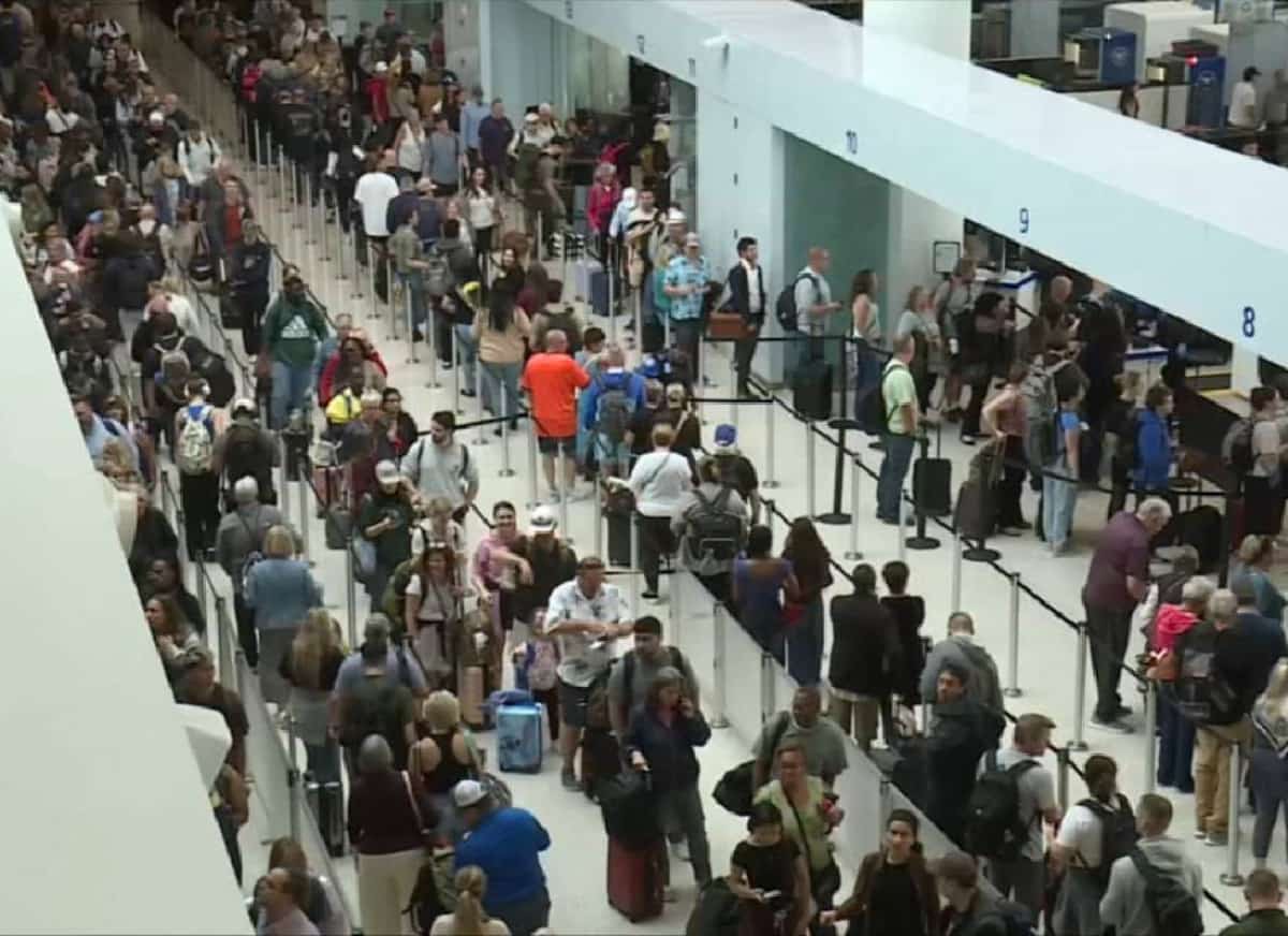 חופשת האביב האמריקאית מסתבכת: המלחמה, ההשבתה והדלק מטלטלים את עונת הנסיעות