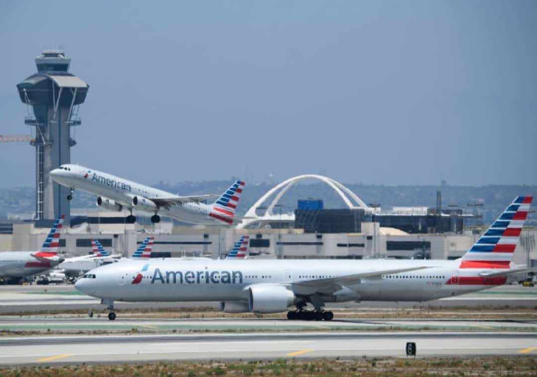 לוס אנג'לס: טייס בסמוך ל-LAX -  "צפיתי בעב"מ לאור יום"