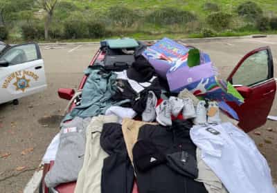 מנעלי נייקי ועד קלפי פוקימון נדירים: הרשויות בקליפורניה חושפות את היקף הגניבות של השנה החולפת