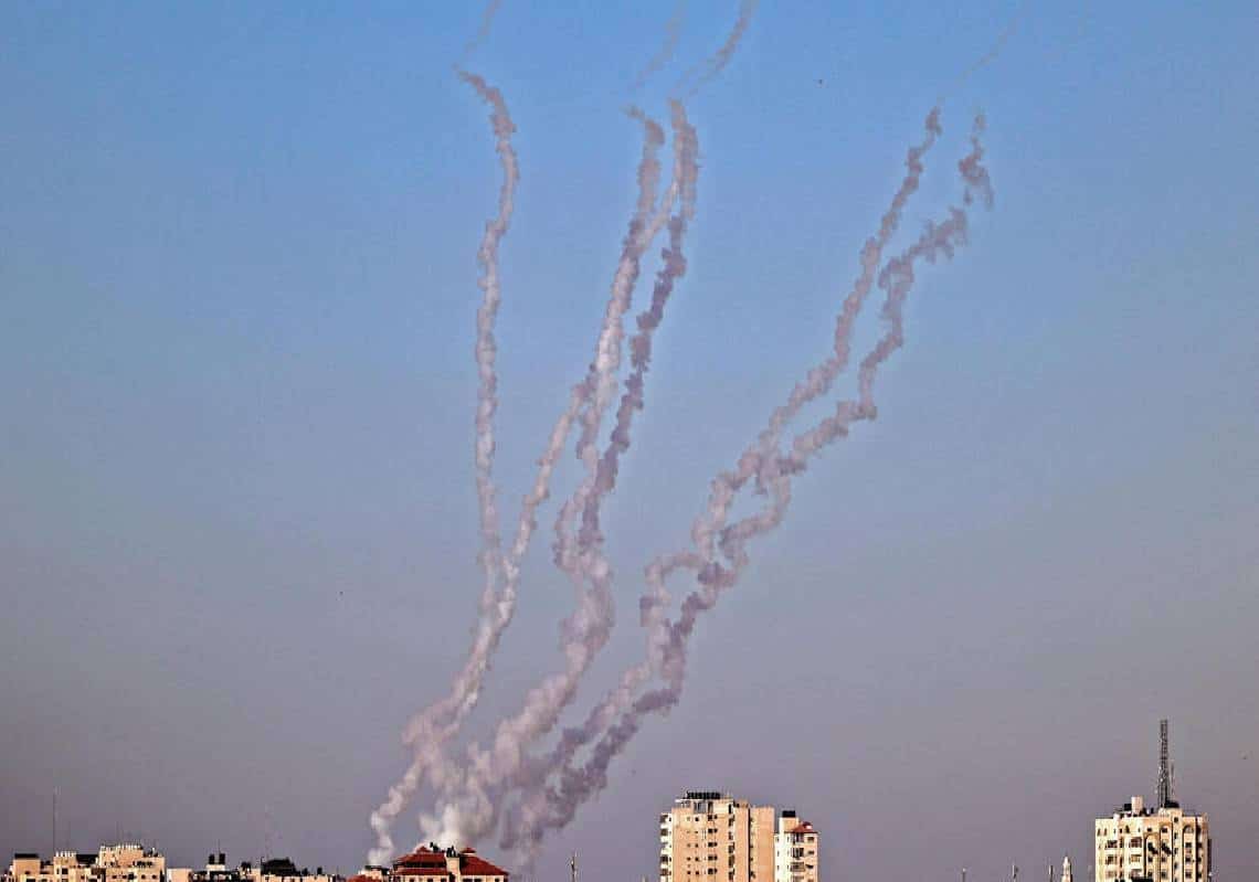 מתקפת רקטות בלתי פוסקת על כל דרום הארץ: חייל נדקר ביפו, ערבים יורים על יהודים ברחובות לוד