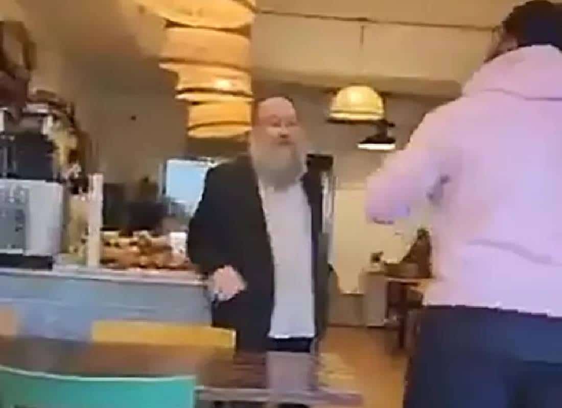 אנטישמיות בלב ברוקלין: גבר תקף מילולית אב ובנו במסעדה כשרה