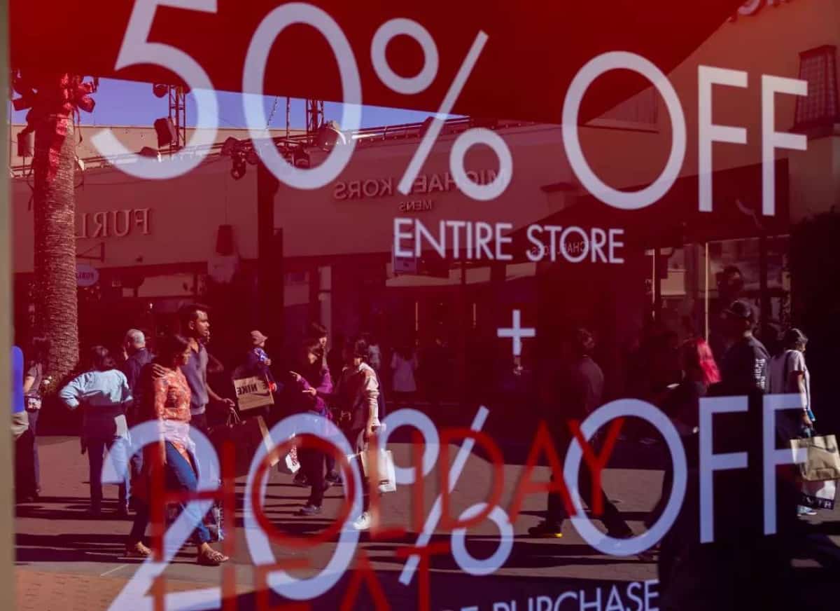 הפרדוקס של בלאק פריידיי: הקונים משקיעים יותר זמן בחיפוש הנחות — אבל מוציאים פחות כסף