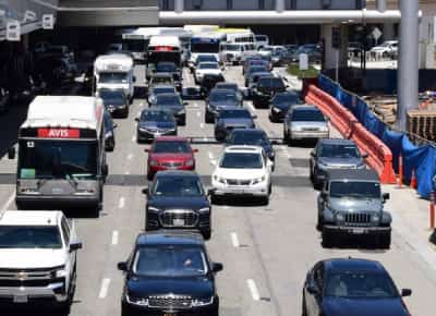 אמריקה מפסיקה לקנות רכבים חדשים: המכוניות מזדקנות ותעשיית הרכב נכנסת לעידן הישרדות