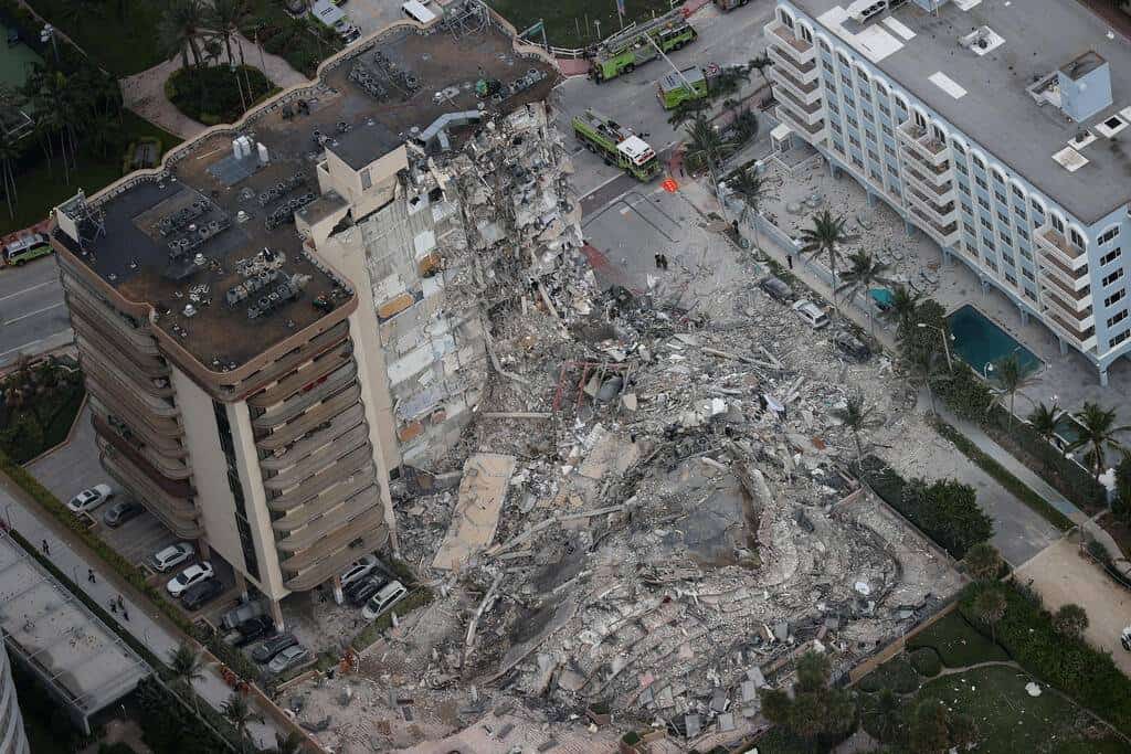 בין הקורבנות בסרפסייד: גיסתו של נשיא פרגוואי ובני משפחתה. לפחות 76 בני אדם עדיין מוגדרים כנעדרים באתר הקריסה