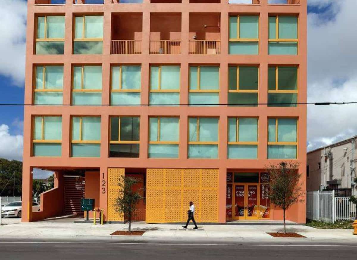 מיאמי: הבניין האפרסקי שמביך את הקבלנים - כך נראה הפתרון לדיור בר השגה שתעשיית הבנייה מתעלמת ממנו