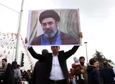 הבן שירש את השנאה: מוג'תבא חמינאי — המנהיג העליון שטראמפ אמר שלא יישרוד זמן רב