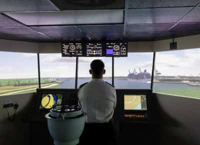 ים של כסף, מעט מאוד מלחים: המשרות שיכולות להפוך כל אמריקאי לעשיר — אם רק יסכים להיעלם חודשים ללב האוקיינוס