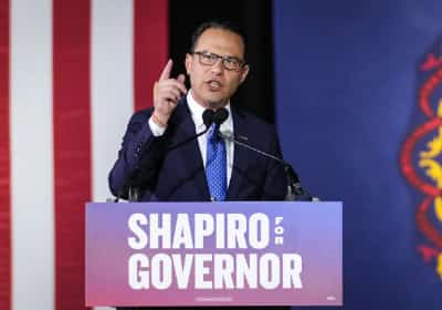 ארה"ב מוכנה לנשיא יהודי? המושל ג'וש שפירו רומז בספר חדש שיתמודד ב-2028