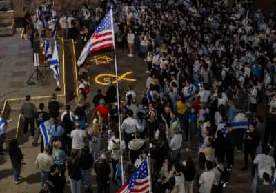 מניו יורק ועד לוס אנג'לס: הקהילות היהודיות הופכות את הזיכרון ליצירה, מוזיקה ועדות
