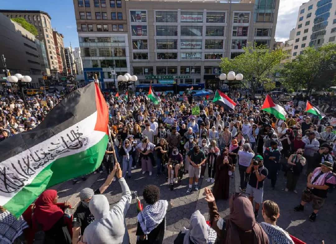 טראמפ יוצא למלחמה באנטישמיות: צו נשיאותי לגירוש פעילים אנטי-ישראליים