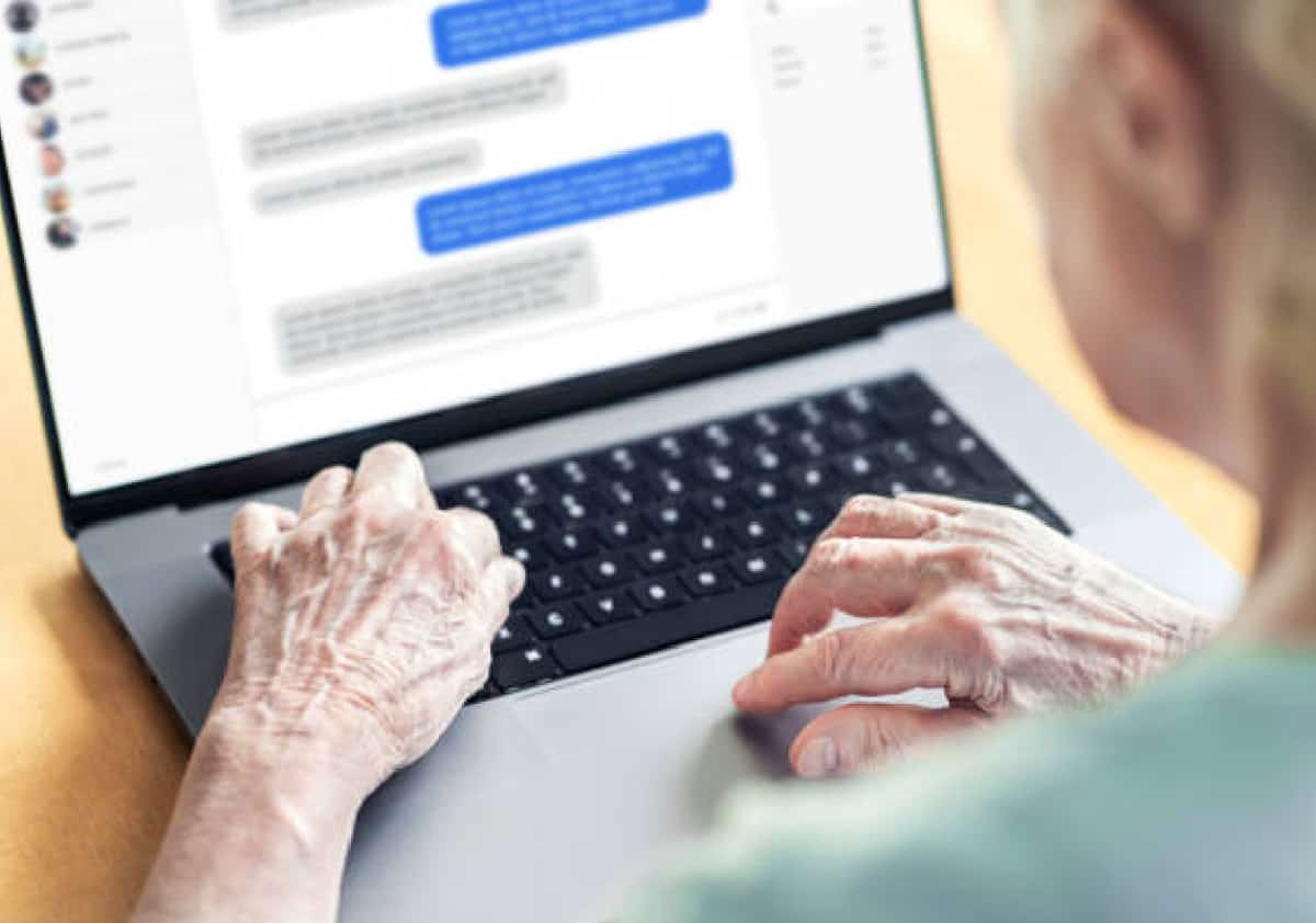 קונספירציות וקיטוב פוליטי ברשתות: מחקר מצא שדווקא המבוגרים הם אלה שמפיצים שיח קיצוני