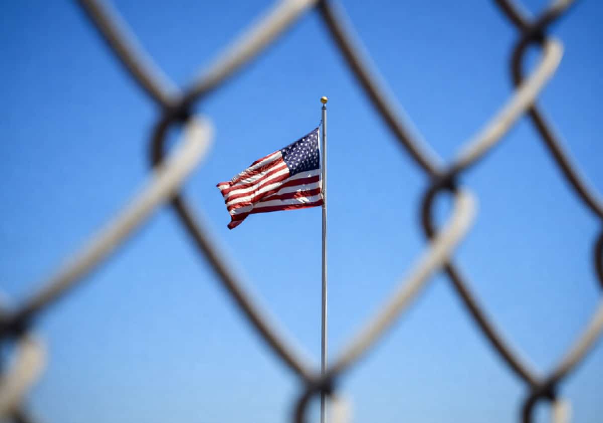 לקראת עוד החמרה במדיניות ההגירה? יוזמה בקונגרס מבקשת להוסיף עילה חדשה לגירוש