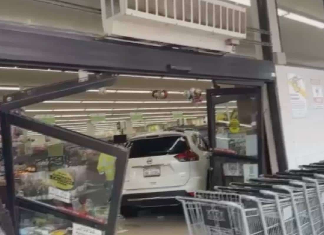 נס בסופרמרקט: נהג התרסק לתוך חנות בוואלי - איש לא נפגע